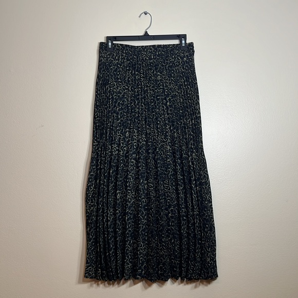 MAX STUDIO Graduated Pleat Knee-Length Midi Skirt NWOT - Picture 2 of 8